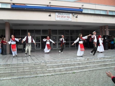 Shkolla e mesme DARDANIA  kremton 14-vjetorin