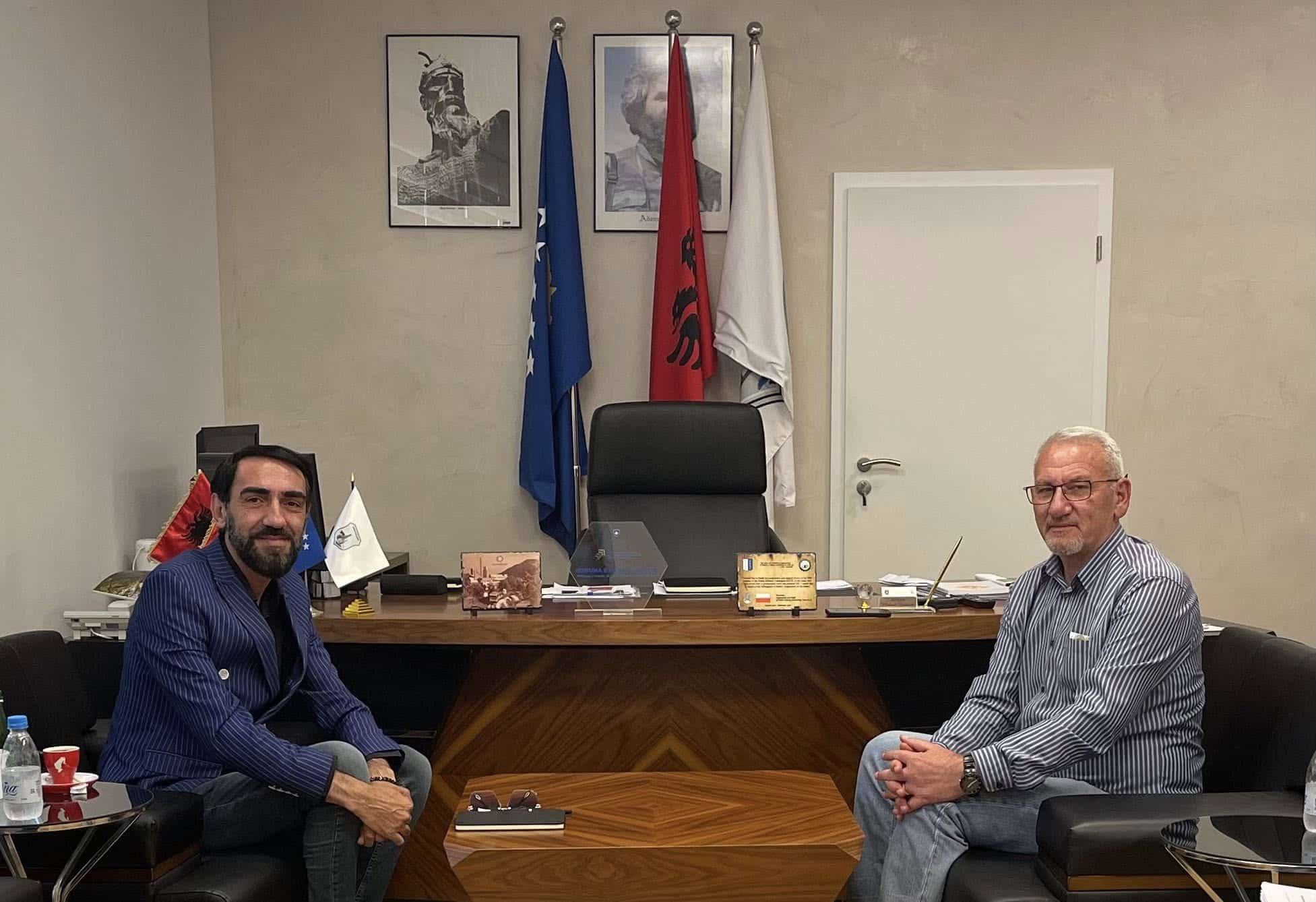 Kryetari Mehmet Ballazhi pret në takim zëvendësministrin e Ministrisë së Zhvillimit Rajonal, z.Ali Tarfashiku!