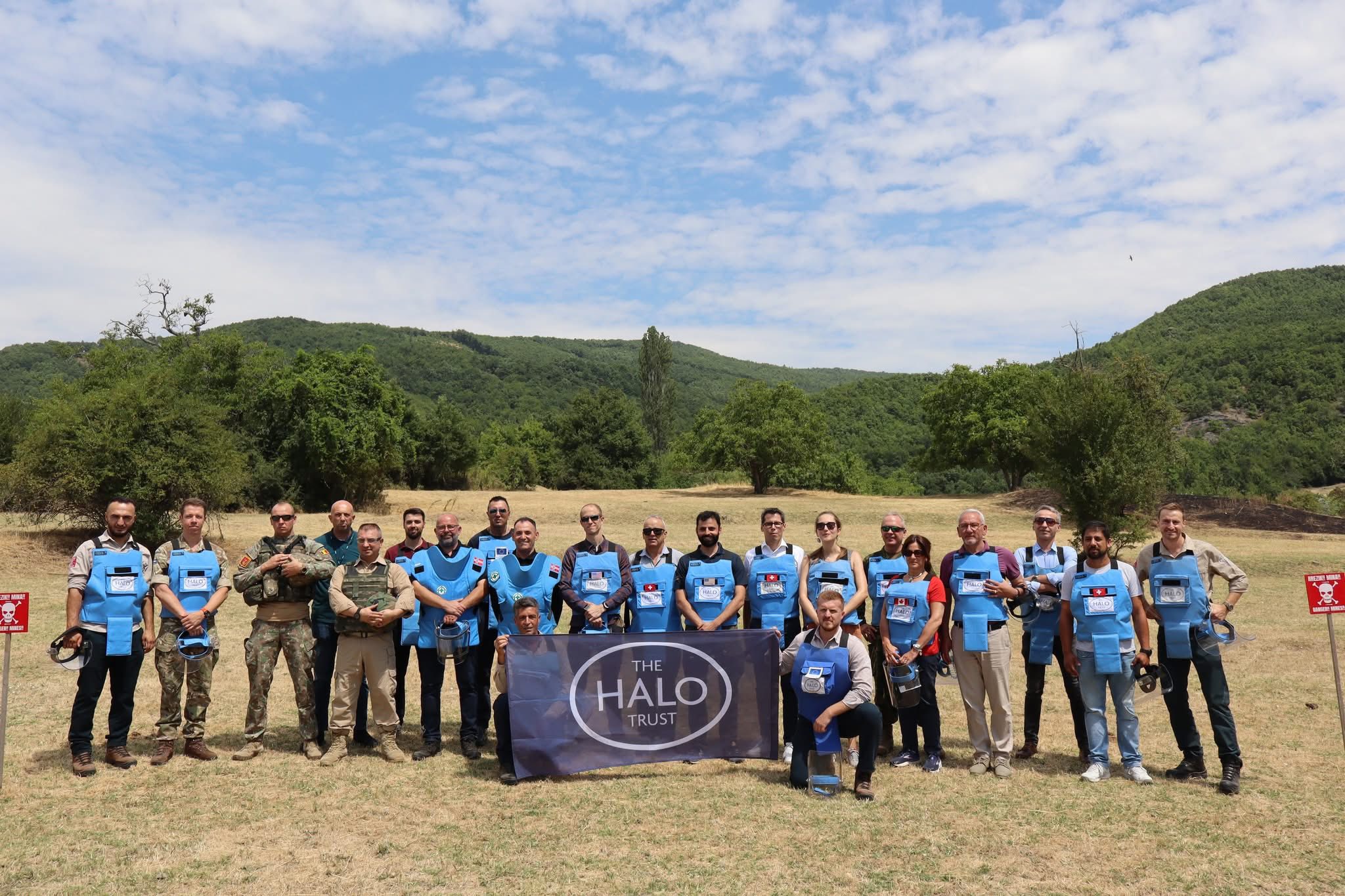 HALO Trust Kosova priti në vizitë të përbashkët në terren të NPA/HALO në zonën e Dromjakut