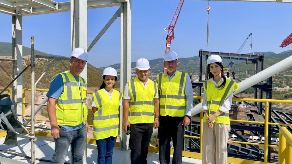 Sot zhvillova një vizitë në vendin ku po ndërtohet fabrika e gëlqeres nga Alba Group