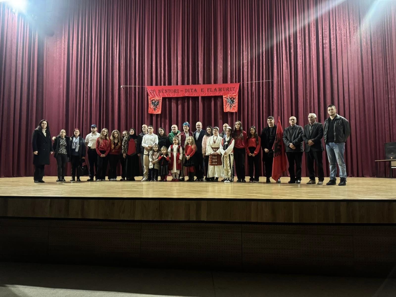 Shfaqja “Vajza e mbështjellur me flamur” u realizua me sukses