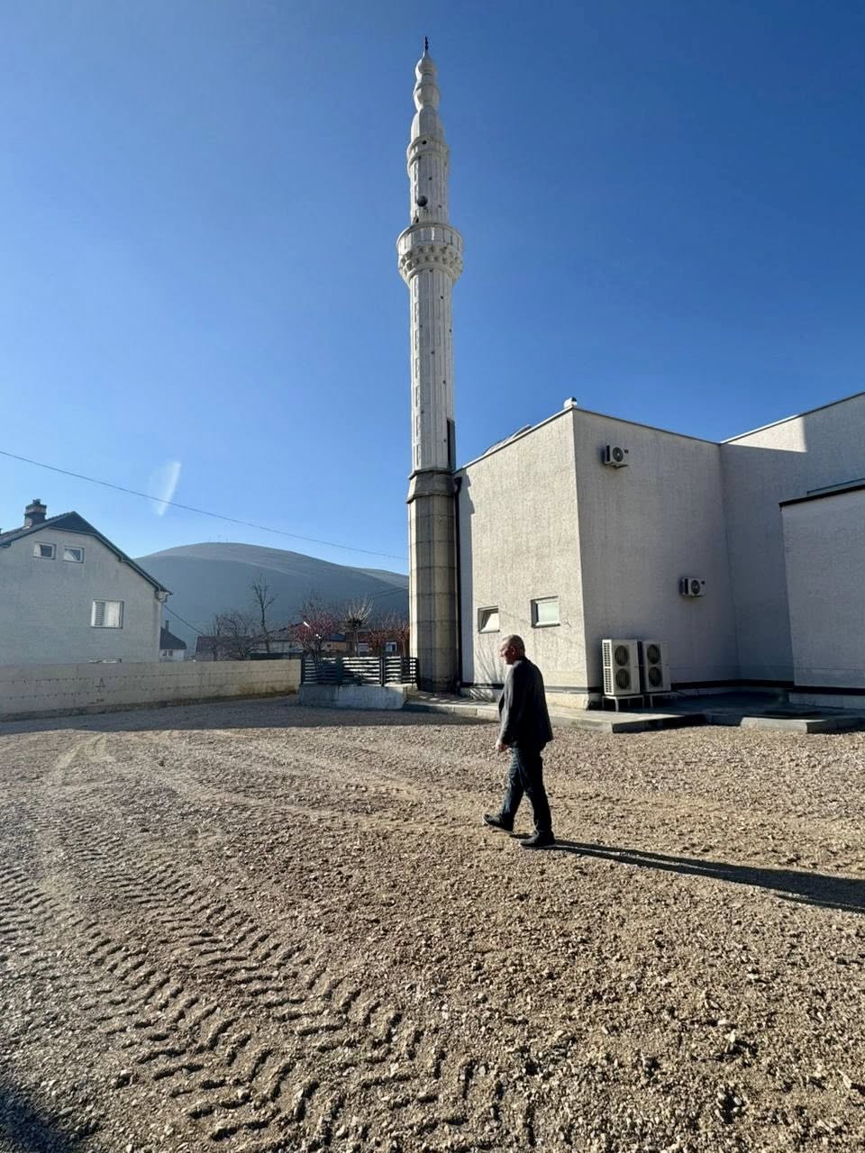 Kryetari i Komunës Mehmet Ballazhi viziton disa nga projektet që po zhvillohen në komunën tonë